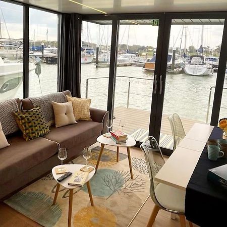 Yarmouth Waterlodge Floating Apartments 2 Exterior photo