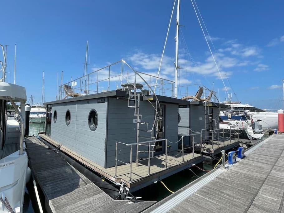 Yarmouth Waterlodge Floating Apartments 2 Exterior photo