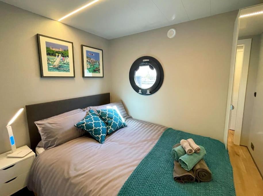 Yarmouth Waterlodge Floating Apartments 2 Exterior photo
